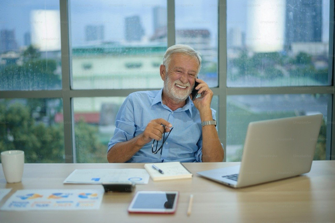 Novedades y beneficios fiscales para personas mayores de 45 años en 2025–2026